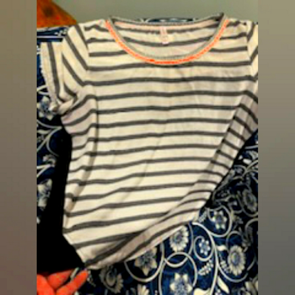 Cute short-sleeved shirt